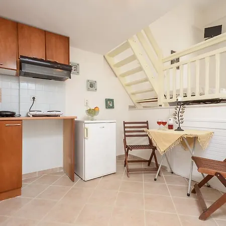 Апартаменты Sophi's L & *